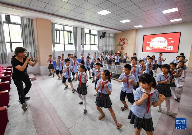 他们，用舞蹈为留守儿童打开心灵的窗户