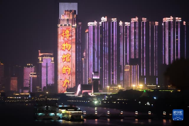 武汉:“光影博物馆”让文物知识“炫”起来