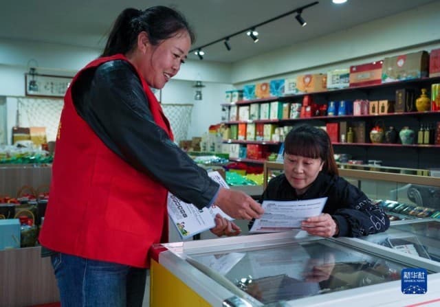 浙江建德:每天“劳动一小时” 志愿服务让城市更美
