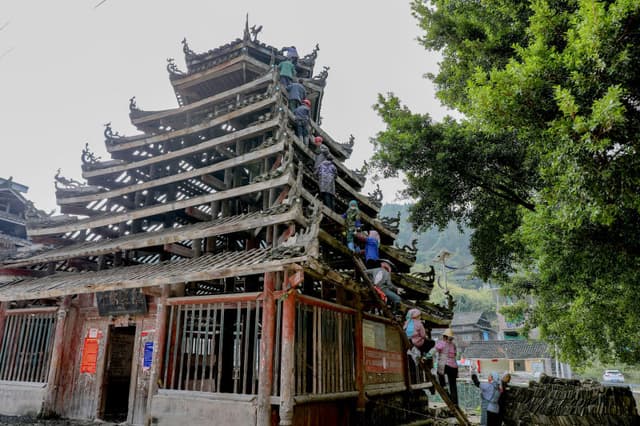 广西三江:修缮鼓楼促振兴