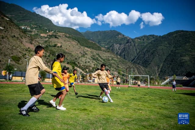 大山里的小学——过去的贫困“锅底”,正筑起教育“高地”