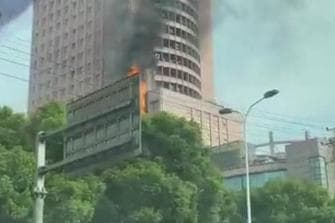 长沙电信大厦火灾再敲警钟,超高层建筑消防难题何解?