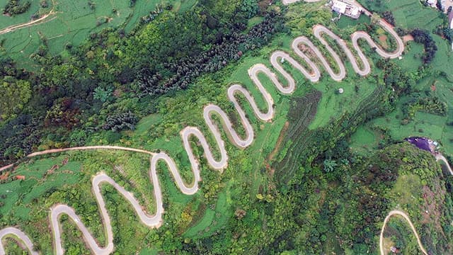 云南宜良:6.3公里的路68道拐 公路史上的惊艳之作