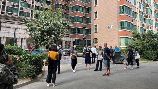 北京朝阳区十里堡一小区出现疑似病例,部分楼区暂时封闭