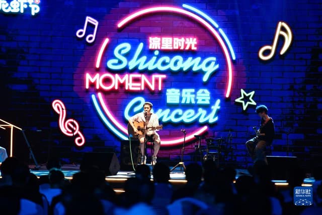 浙江湖州:乡村“花海龙虾节”启幕