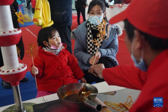 江西南昌:春运送“福”暖旅途