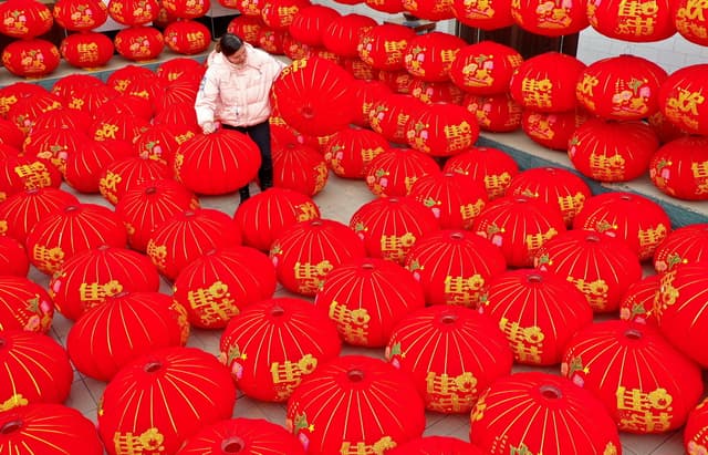 河北邢台市南和区:赶制红灯笼 红火迎新年