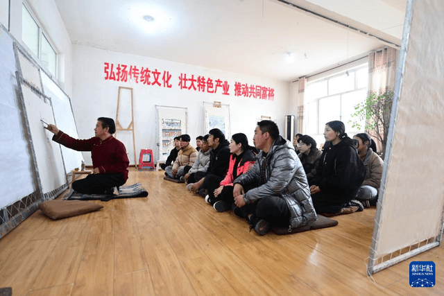 青海同仁:热贡唐卡铺就致富路