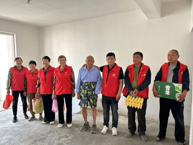 走访困难群众 真情关爱老人