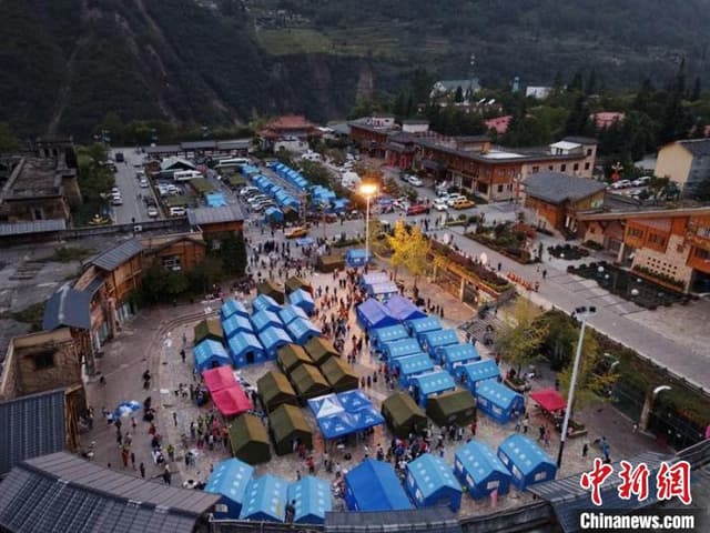 四川泸定:上万用户恢复供电 震区“第一盏灯”亮了