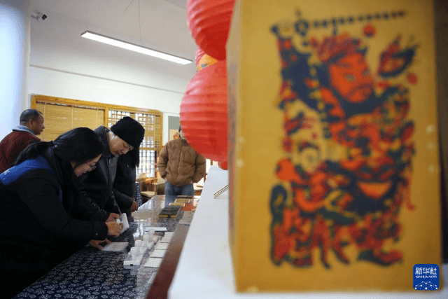 湖南隆回:印制传统年画迎新春