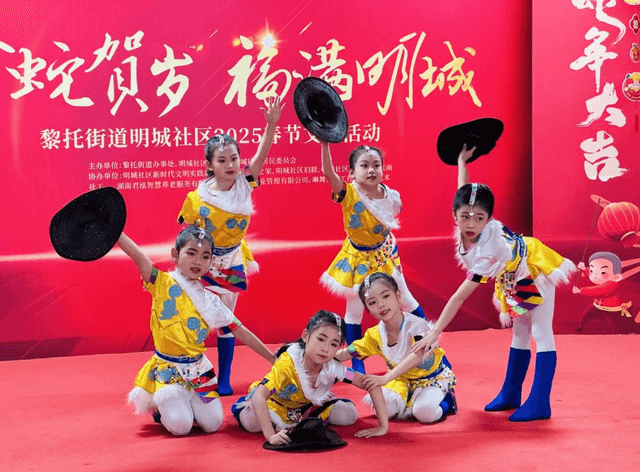 湖南明城社区：开展“金蛇贺岁，福满明城”2025春节文化活动