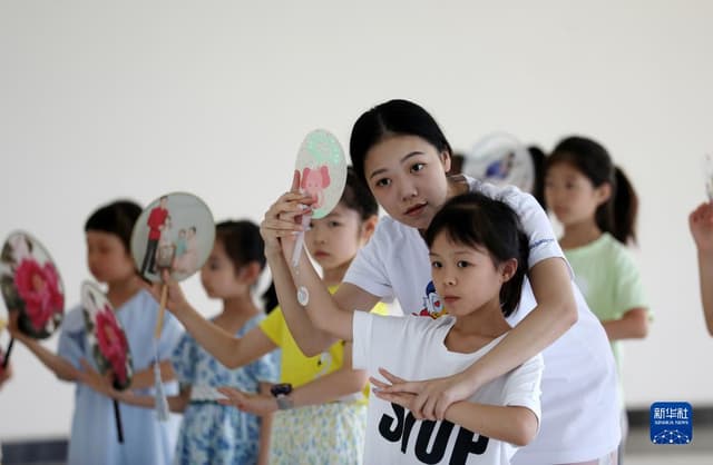 湖南郴州：“小戏迷”免费学昆曲