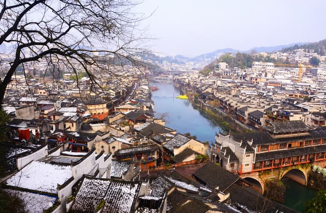 湖南湘西:白雪扮靓古城