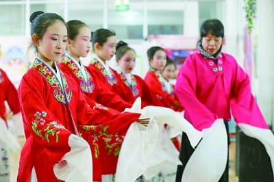 青岛即墨:500余种“课后服务”惠及8万余名学生