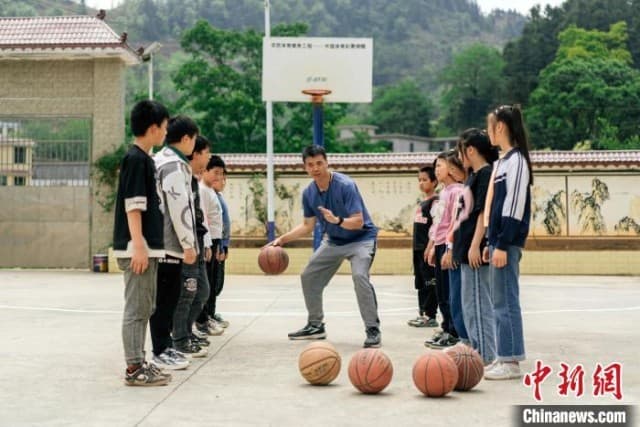 铁警“跨界”支教:让山区留守儿童学会自我保护