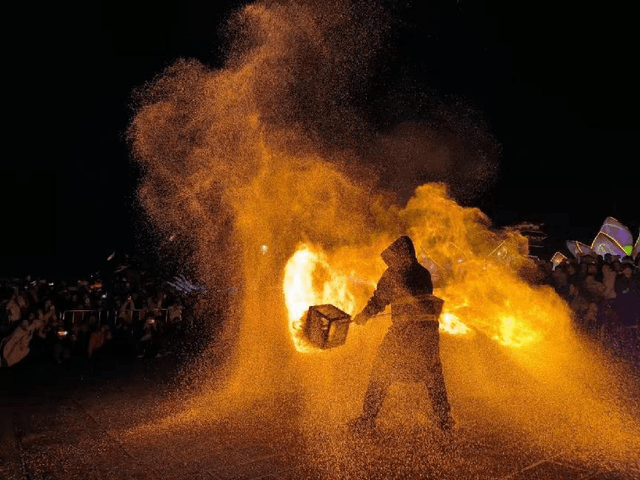 璀璨烟花耀晋阳 千年庙会续华章