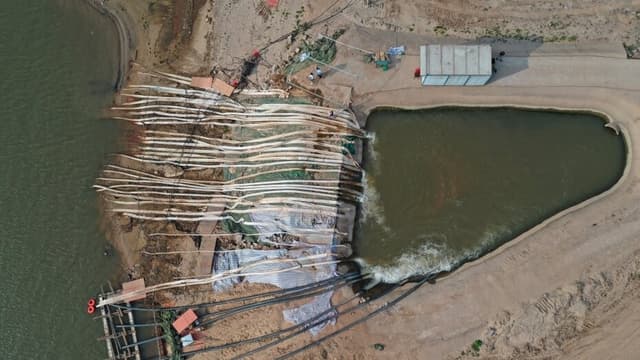 江西升级发布干旱红色预警 鄱阳湖跌破历史极值7.11米