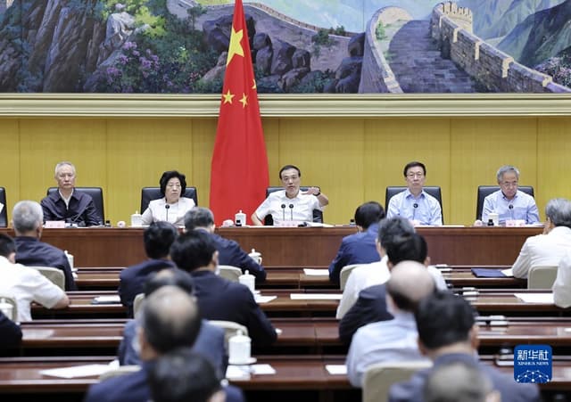 李克强:持续深化“放管服”改革 不断打造市场化法治化国际化营商环境