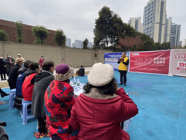 成都花照壁:谐剧快板葫芦丝,点赞齐心战疫情