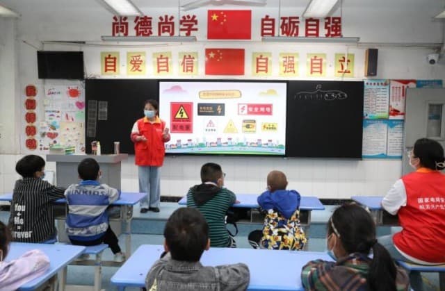 安徽淮北:“燕飞来”爱童行