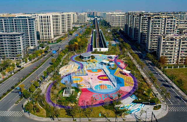 杭州临平:街头奏响“七彩吉他”