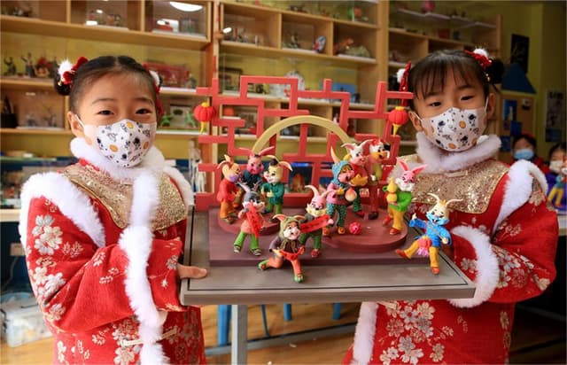 江苏连云港:面塑“萌兔”迎新春