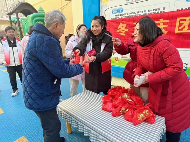 江西万年县为百位老人举办“冬至庆团圆,邻里共和睦”主题活动