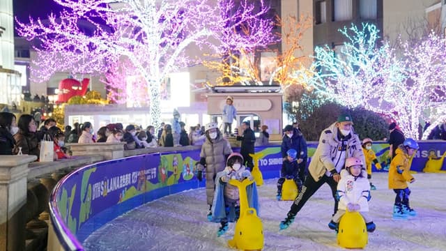 北京:各大商圈逐步回暖 “烟火气”逐渐回归